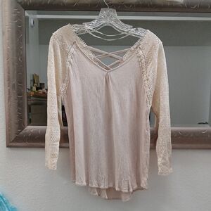 🩷3 FOR $15🩷 Miss Me Cream Blouse with V-Neck and Lace Detail Back Design